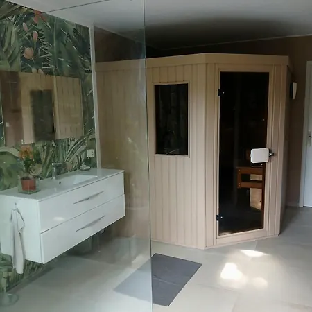 Avec Piscine A Cadre Privilegie A 5 Min Des Plages * Біарріц